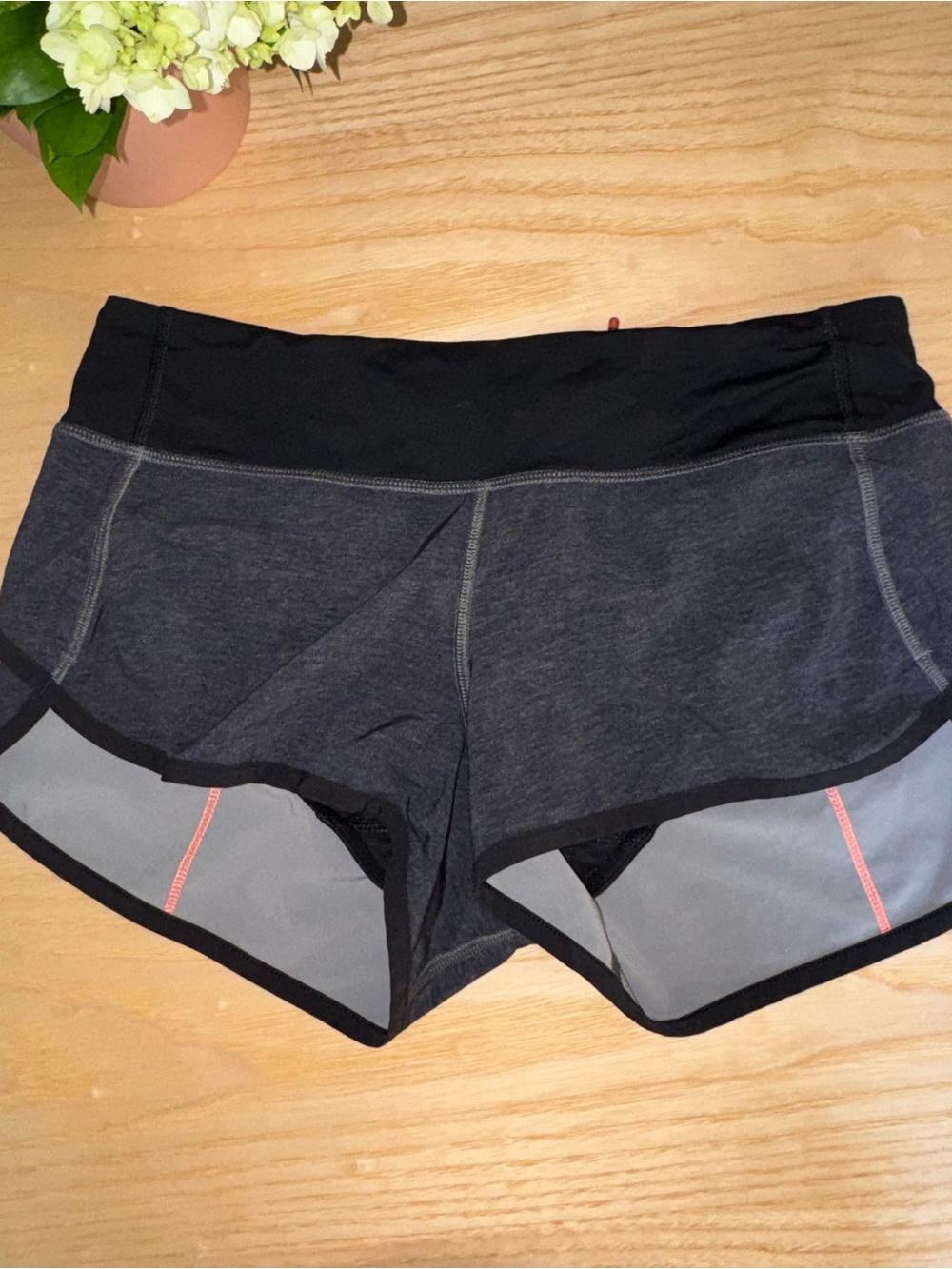 Lululemon Speed Up Short 2.5”. Size 4. Lined.